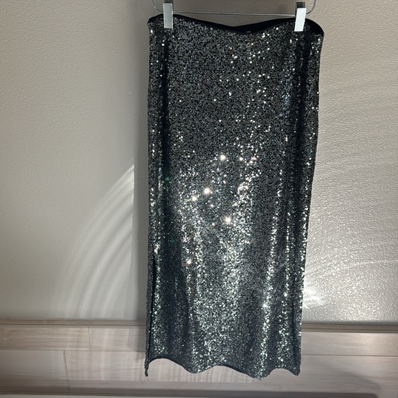 H&M silver/grey sequin skirt - Picture 7 of 11